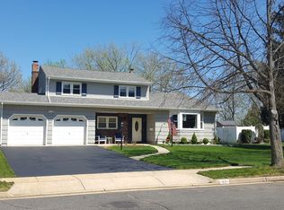 30 Scheid Dr, Parlin, NJ 08859