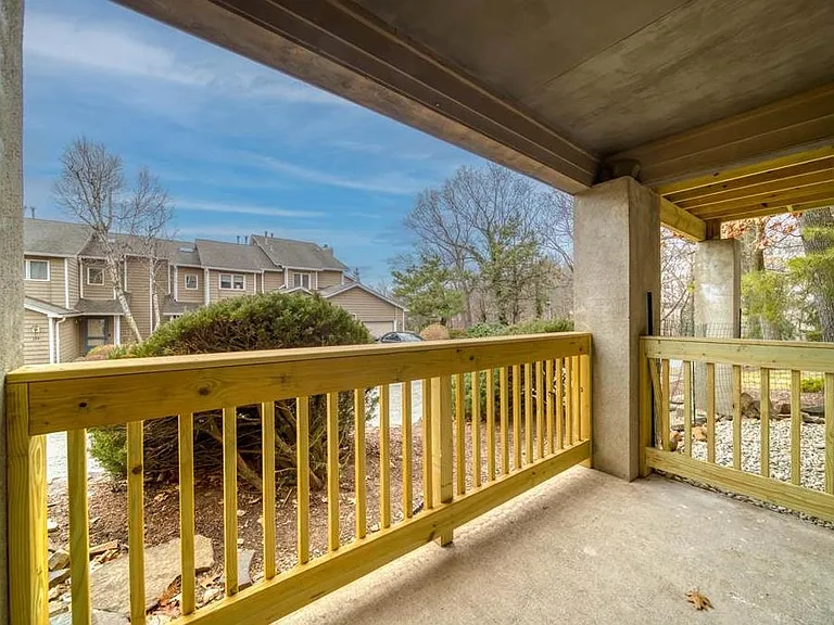302 Heights Dr — Photo 16