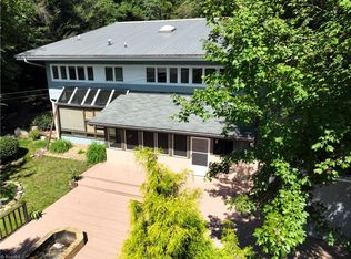 836 E Country Club Rd, Mount Airy, NC 27030