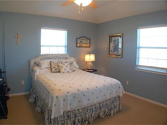 3rd image of 986 Bluewater Dr