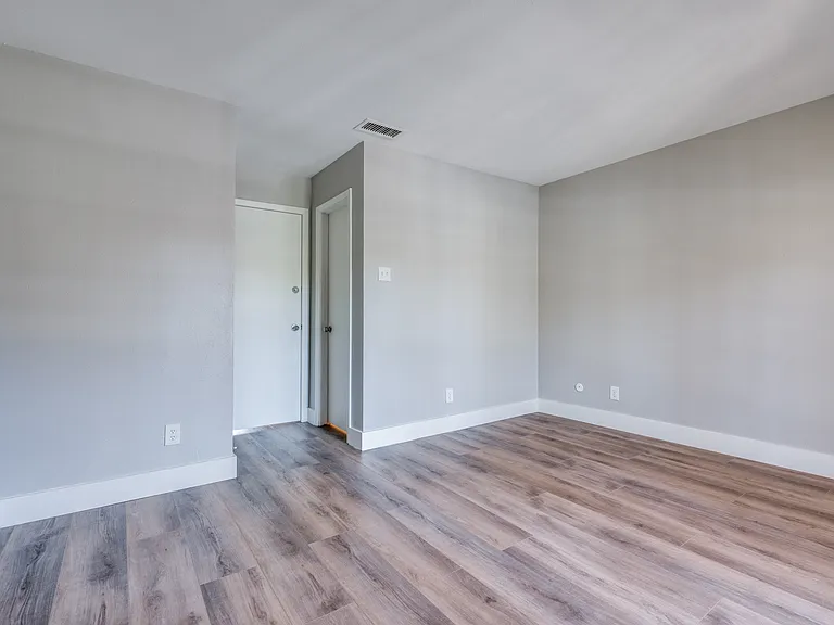 7602 Woodthrush Dr — Photo 17