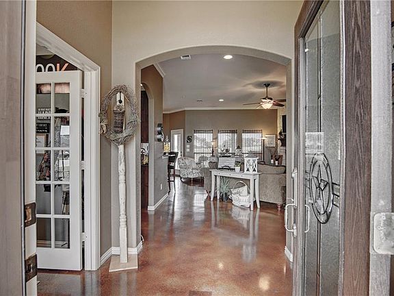 5th image of 150 Kelly Dr