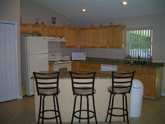 2nd image of 3211 Sawyer Cir