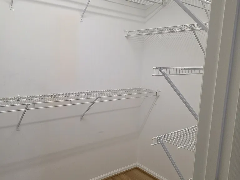 7505 Riverside Ct — Photo 24