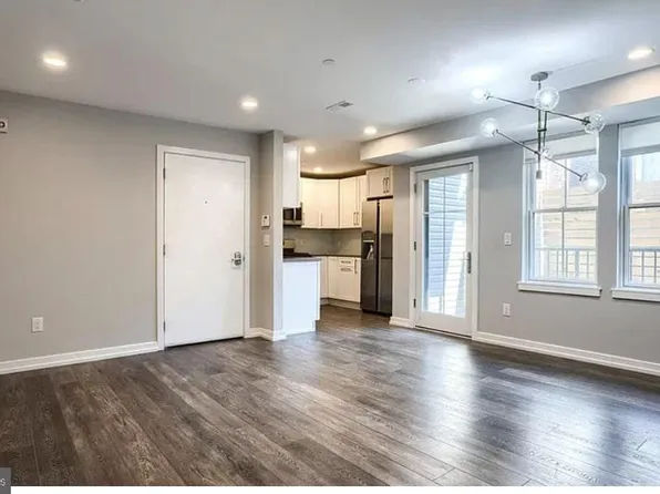 528 S 5th St #2R, Philadelphia, PA 19147