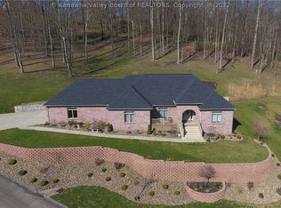 13 Keeneland Ln, Hurricane, WV 25526
