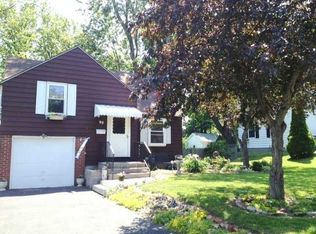 99 Woodland Dr, Rochester, NY 14612