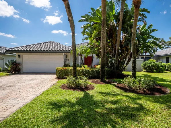 32 Glens Drive E, Boynton Beach, FL 33436