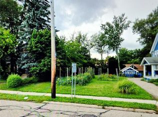 1560 S Taylor Rd, Cleveland Heights, OH 44118