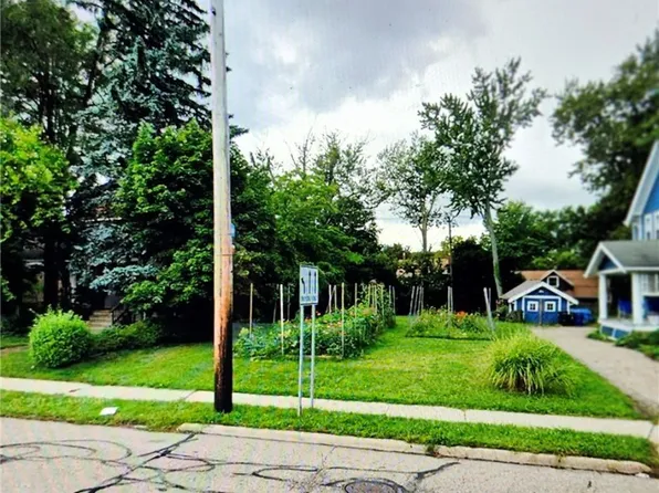 1560 S Taylor Rd, Cleveland Heights, OH 44118