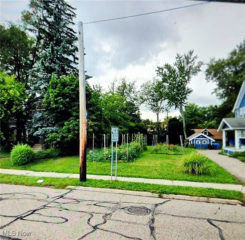 1560 S Taylor Rd photo 1