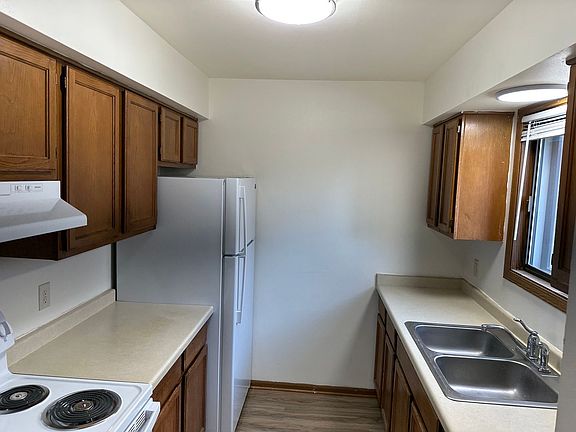 5th image of N88W15067 Cleveland Ave #2