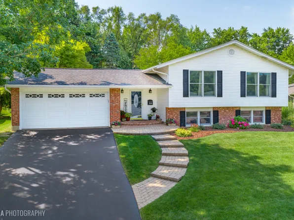 845 Park Ln, Hoffman Estates, IL 60192