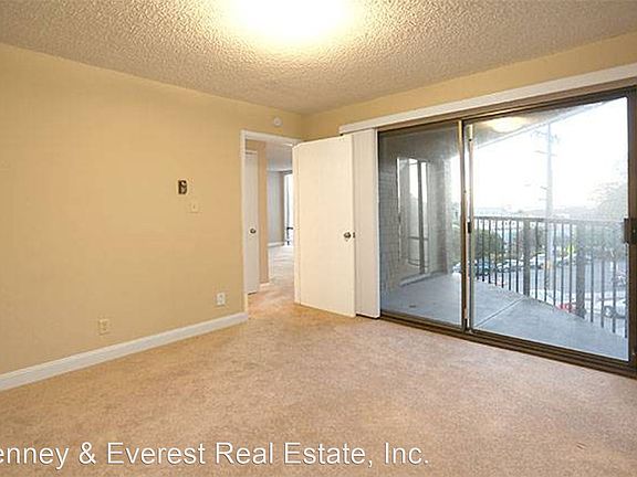 5th image of 102 Locksley Ave APT 303