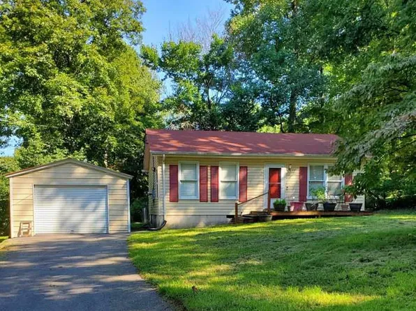 144 Hunter Ave, Chester Gap, VA 22623