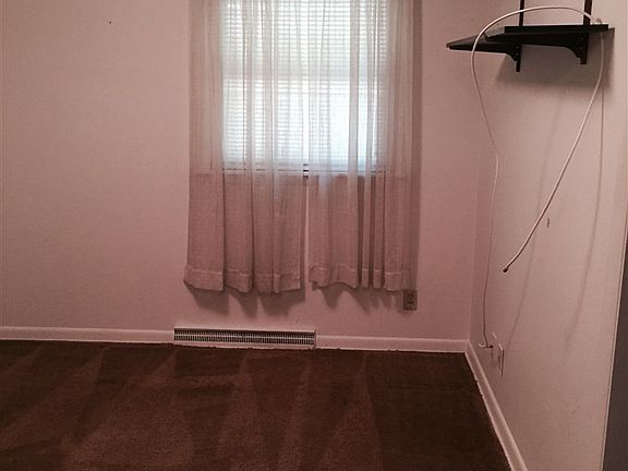 2nd image of 826 S 5th St
