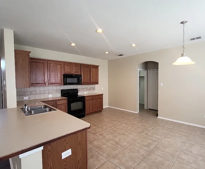 2061 Fair Crest Trl — Photo 4