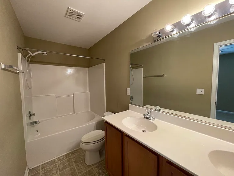 713 Hemingway Cir — Photo 7