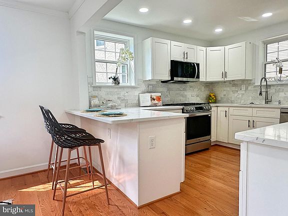 4th image of 6909 Kincaid Ave
