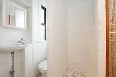 Rented by R New York