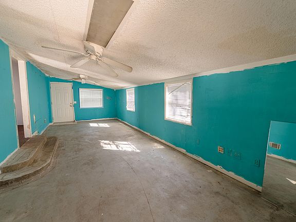 3rd image of 316 Christmas Tree Ln