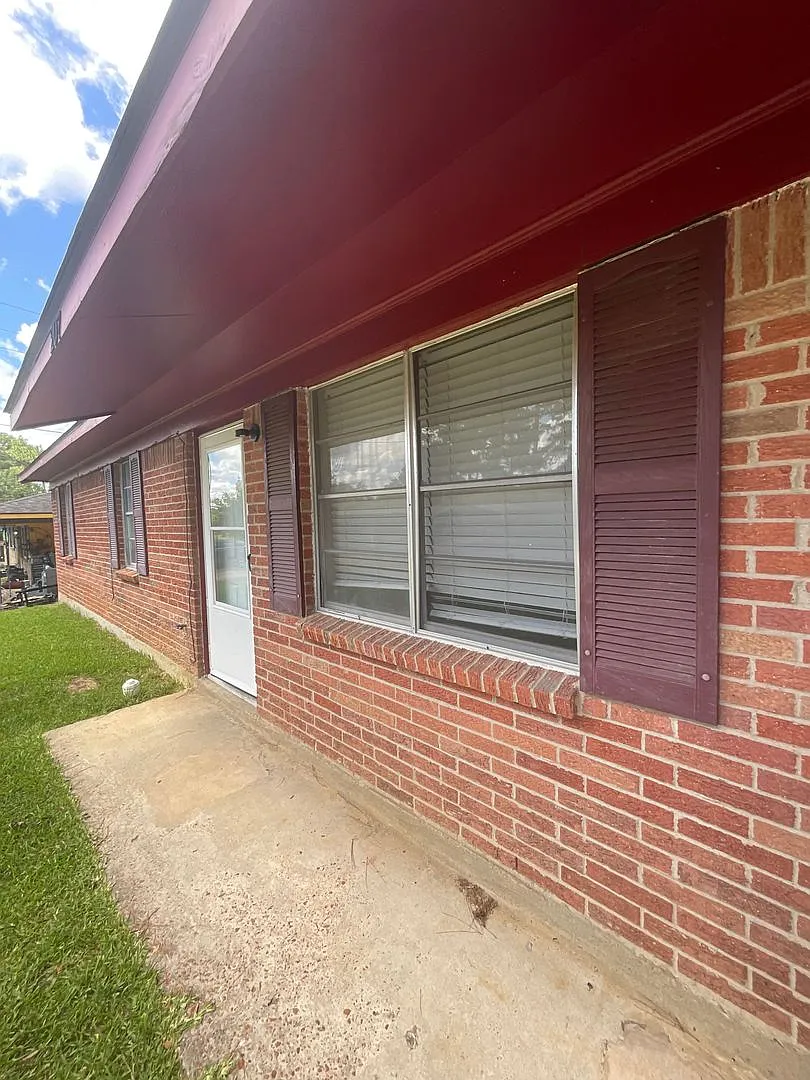 Building Photo - 207 Hickory Ct