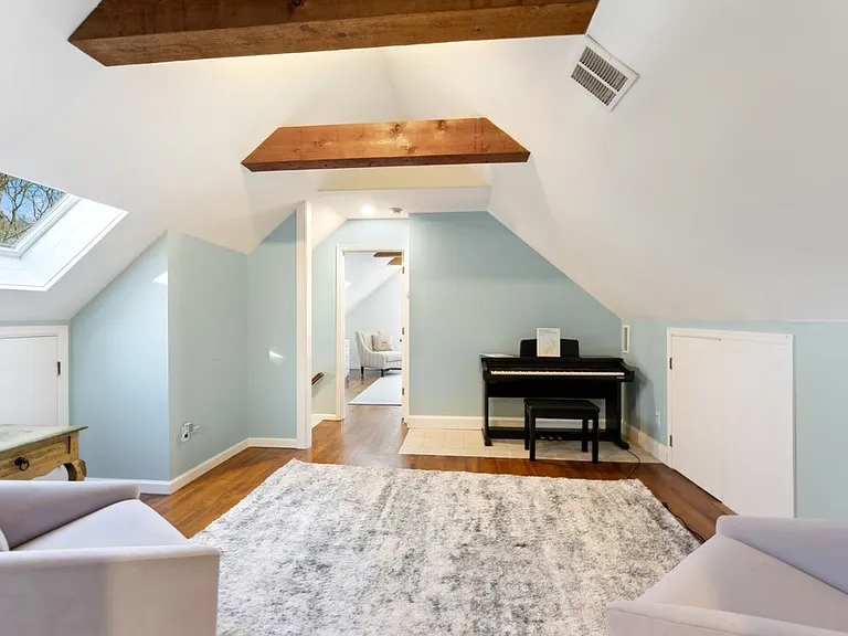 21 Harbor View Ave — Photo 10