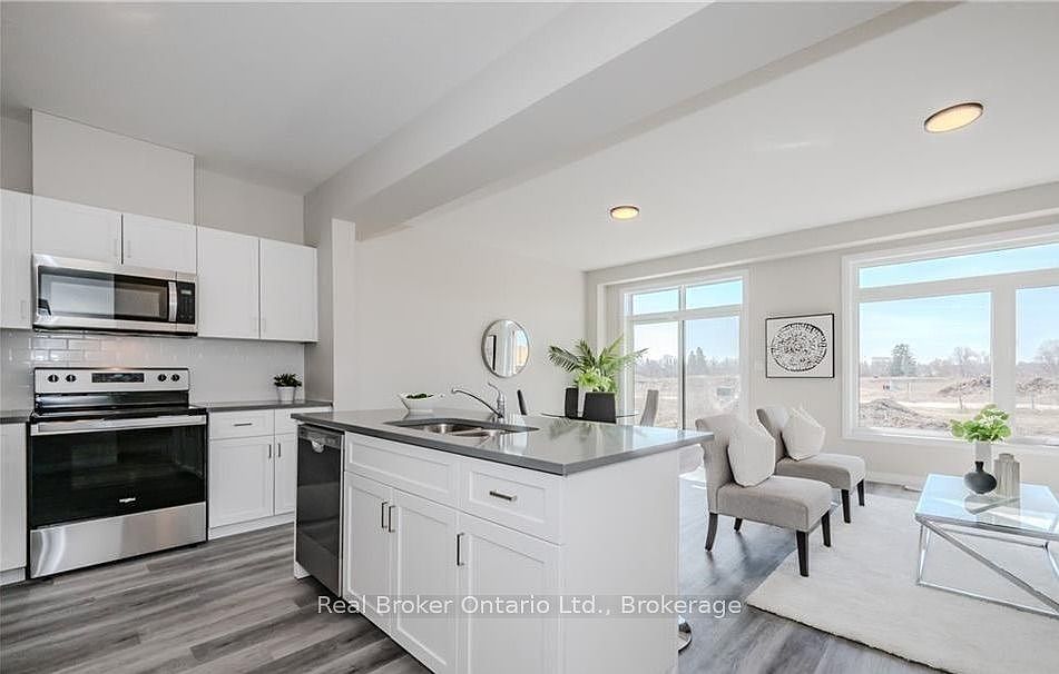 1st image of 66 Ayr Meadows Cres