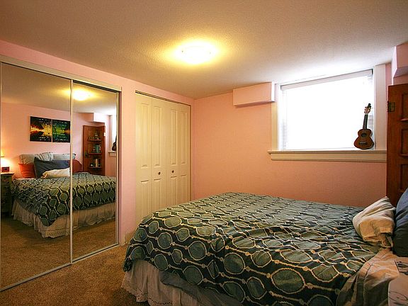 4th image of 1374 N Ogden St #D