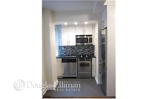 Rented by Douglas Elliman | media 16