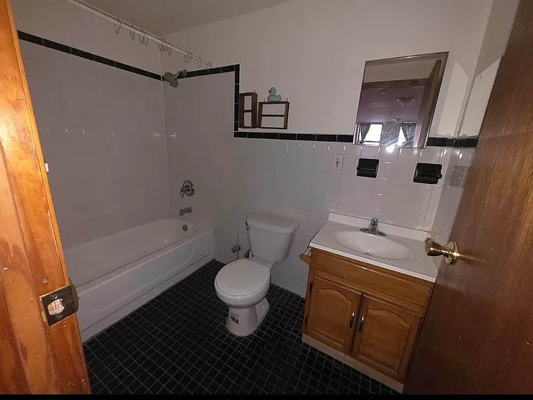 1799 Lex Ave #2B — Photo 4