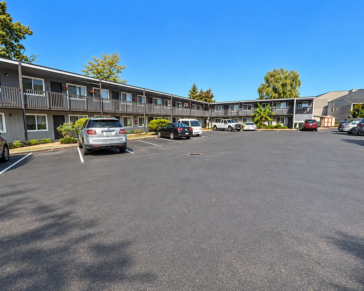 Spacious Two Bedroom Upper Level At Fourth Plain Court Apartments — Photo 2