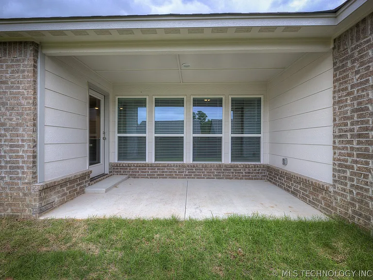 3710 S 13th Pl — Photo 29