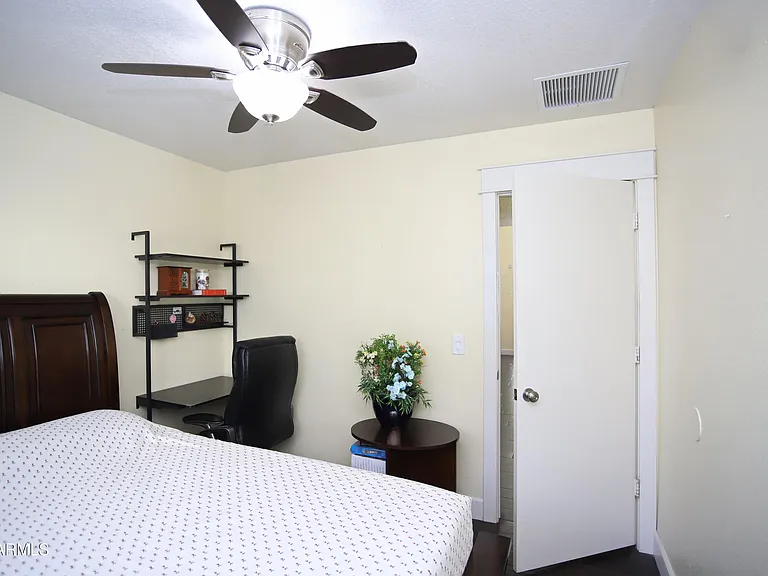 1317 E San Angelo Ave — Photo 27