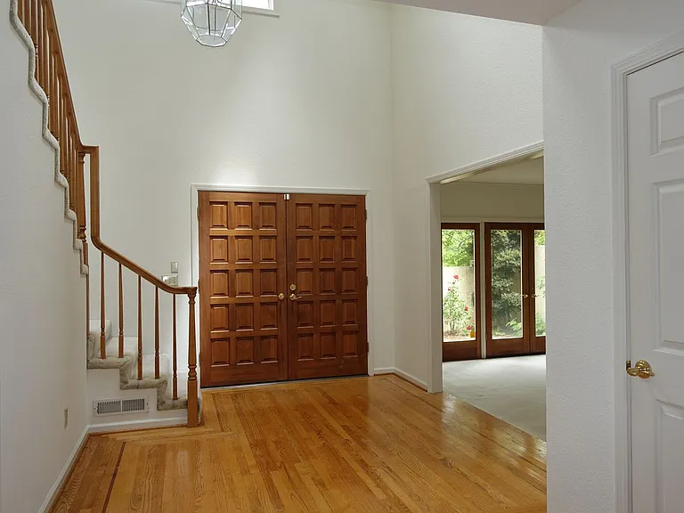 455 Old Oak Ct — Photo 3