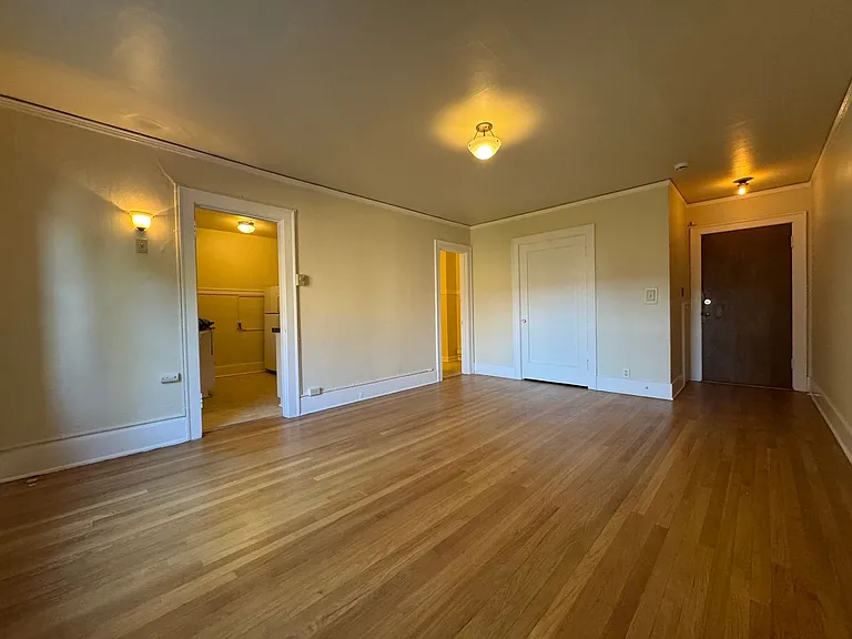 Belmont Apartments — Photo 30