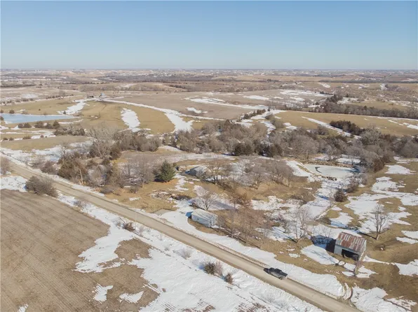 1704 Violet Ave, Thayer, IA 50254