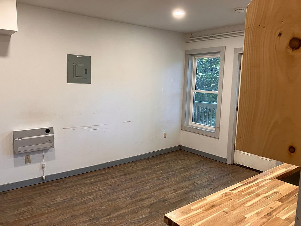 2nd image of 106 Church St #B1