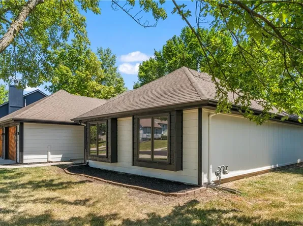 525 NE Station Dr, Lees Summit, MO 64086