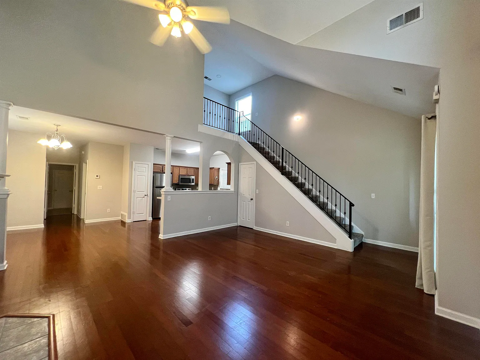 3 bed, 2.5 bath, 1638 sqft, $2,325 — Photo 3