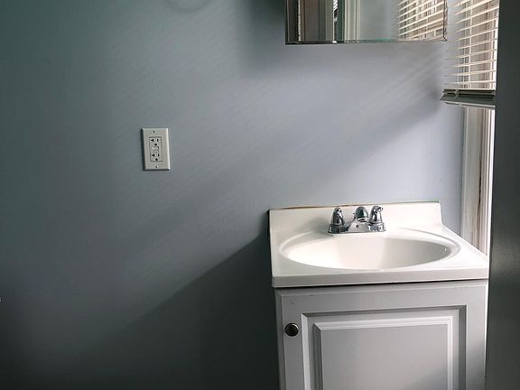 2nd image of 2104 W Wilson Ave #1