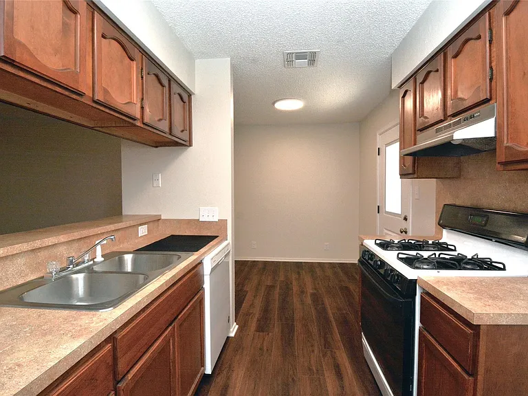 11314 Walnut Ridge Dr #B — Photo 9