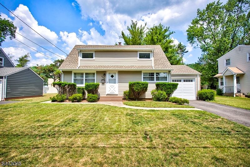 1st image of 448 Warfield Rd