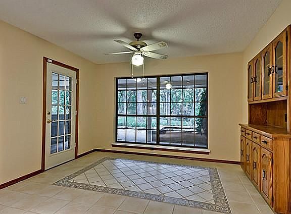 5th image of 985 Elkin Ln