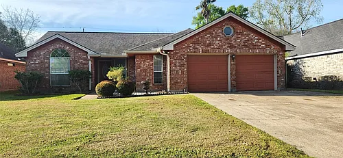 704 Manor Dr Photo 1