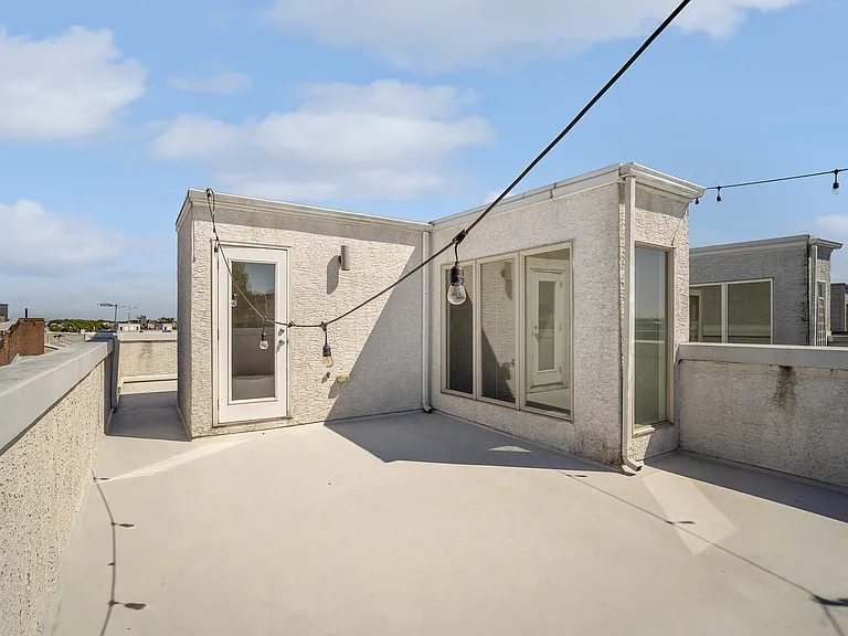 1246 E Fletcher St — Photo 28