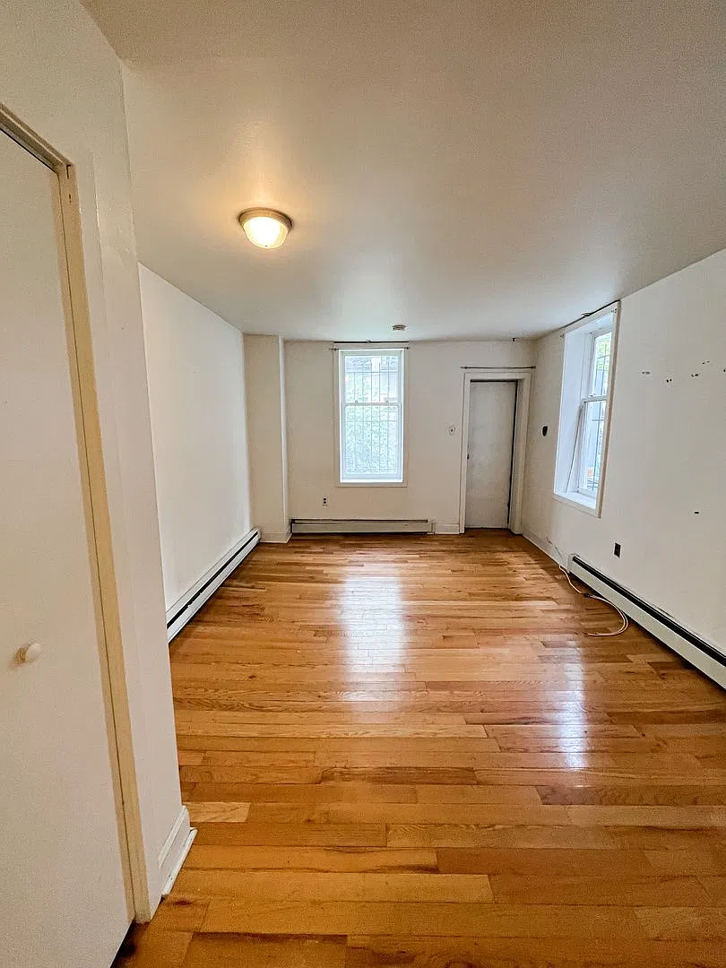 2000/2100 Christian St. Apartments — Photo 4
