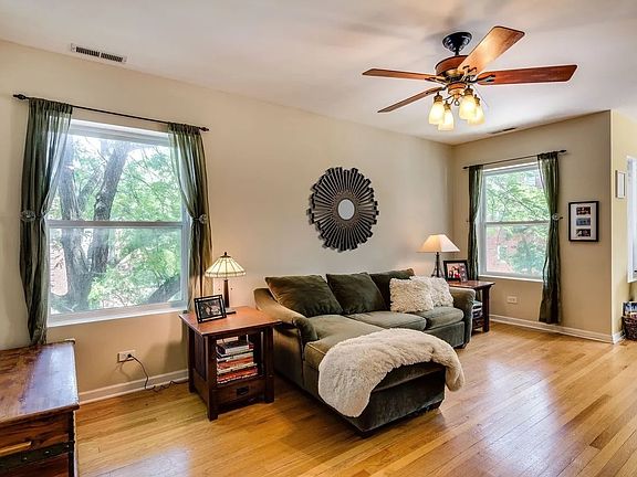 2nd image of 4944 N Rockwell St #2