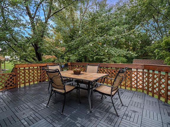 4th image of 1158 Hillcrest Dr