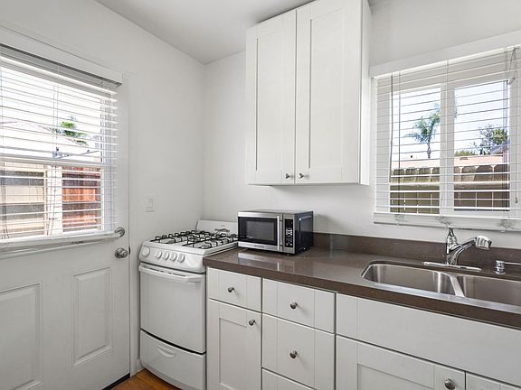 3rd image of 174-178 Monte Vista Ave #176-B